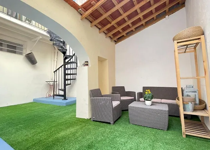 1 Bed Apartment With Private Courtyard