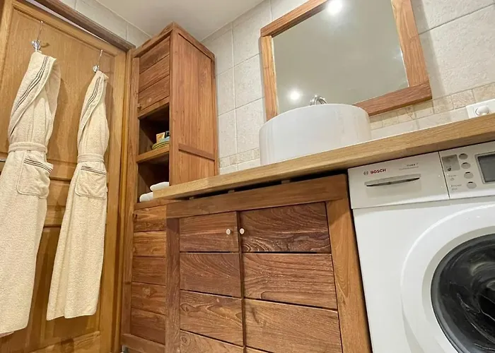 1 Bed Apartment With Private Courtyard